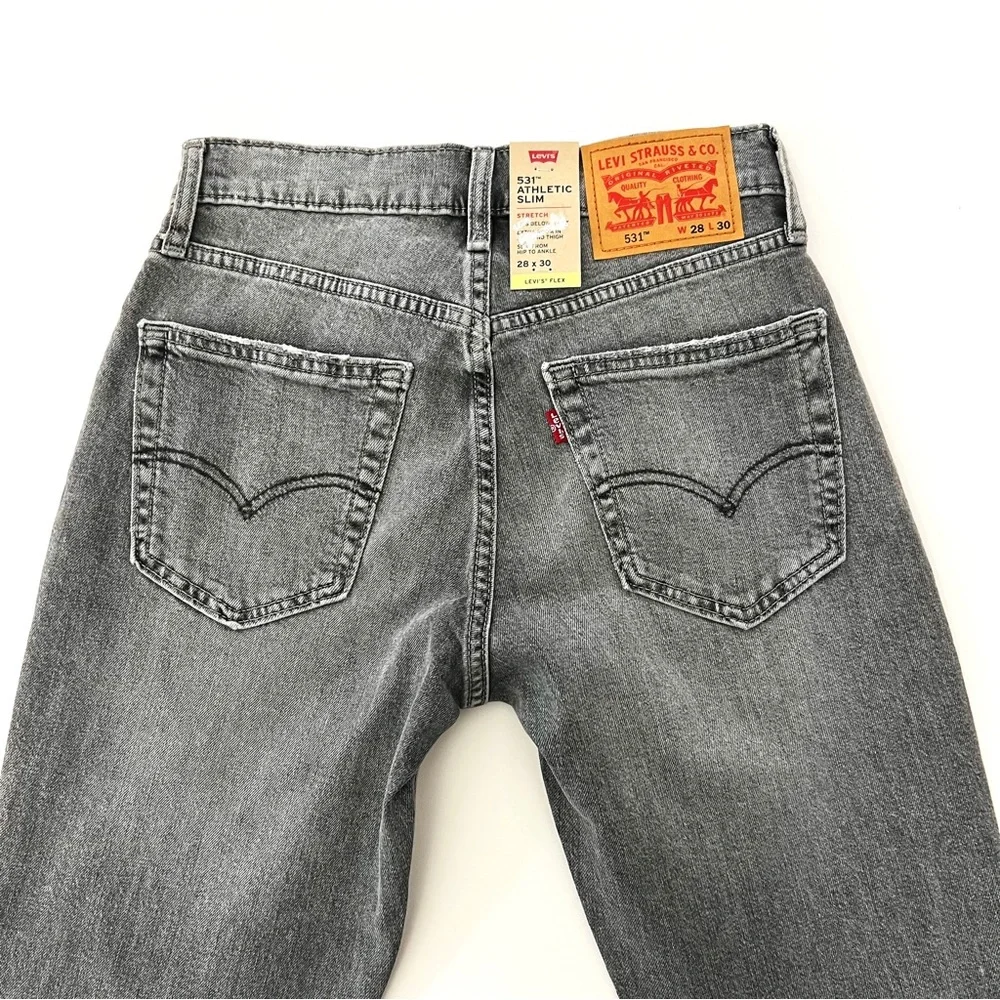 Levis size 28